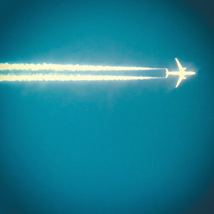 aereo-in-cielo-con-scie chimiche-bufala