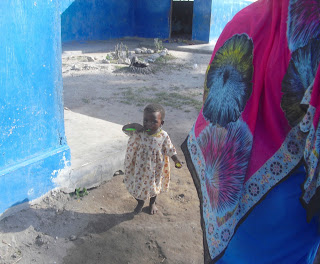 bambina-che-si-lava-i-denti-zanzibar
