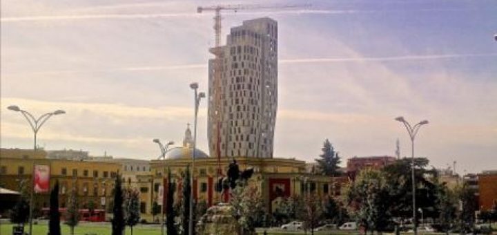 palazzo-in-costruzione-Tirana