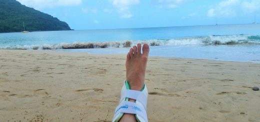 Piede-tutore-caviglia-spiaggia-St. Lucia